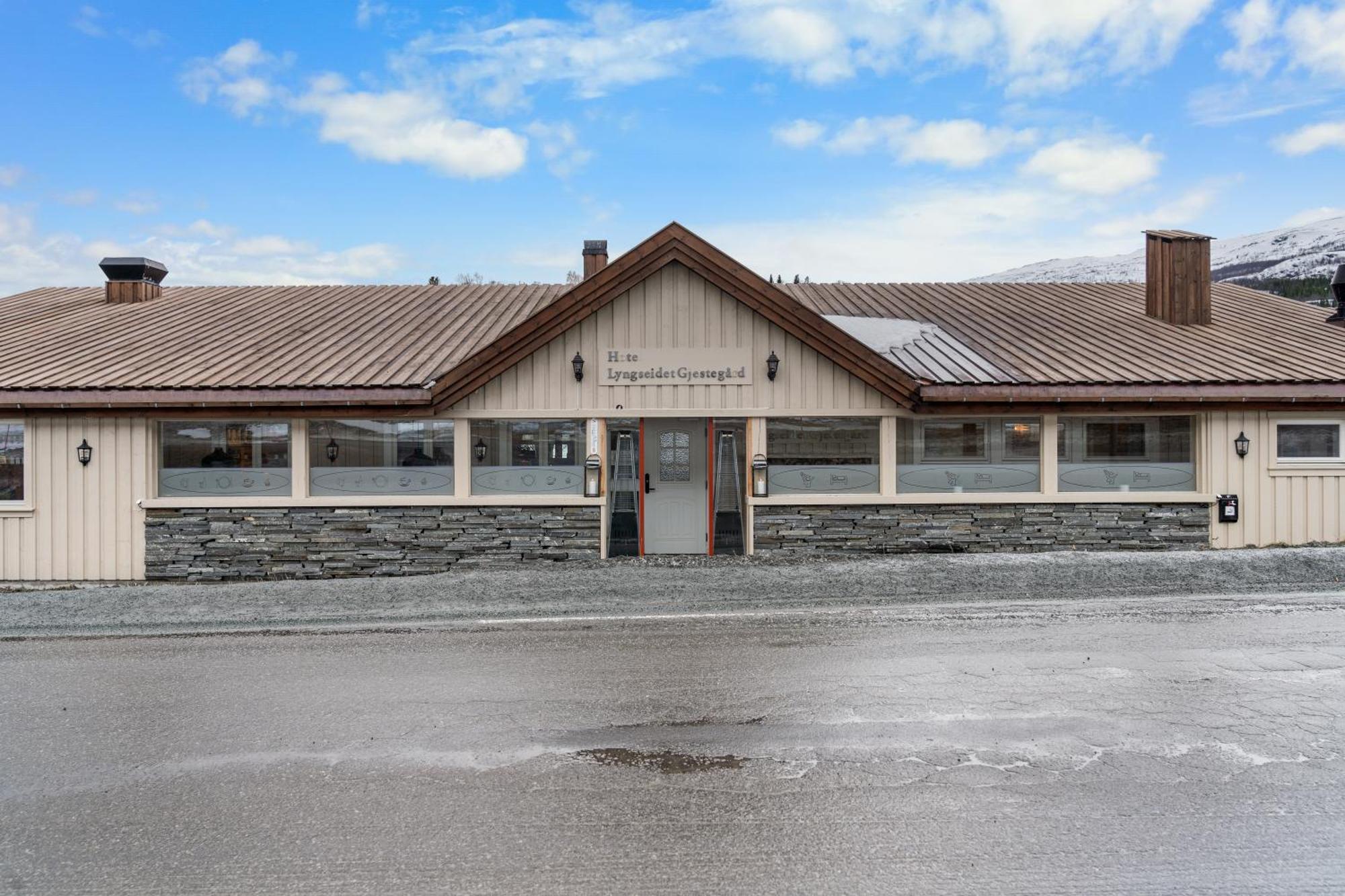 Lyngseidet Gjestegard As Exterior photo